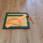 Zdjęcie profesjonalnej tablicy do rysowania Draftsman dla osób z dysfunkcją wzroku.